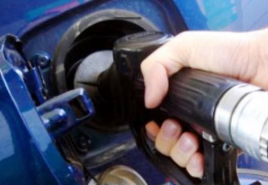 Desde hoy YPF subió un 6% el precio de los combustibles