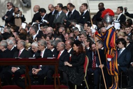 Cristina presencia en primera fila la asunción del papa argentino