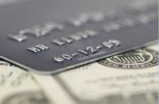 Los bancos reducen las tasas de las tarjetas de crédito al 30 por ciento anual