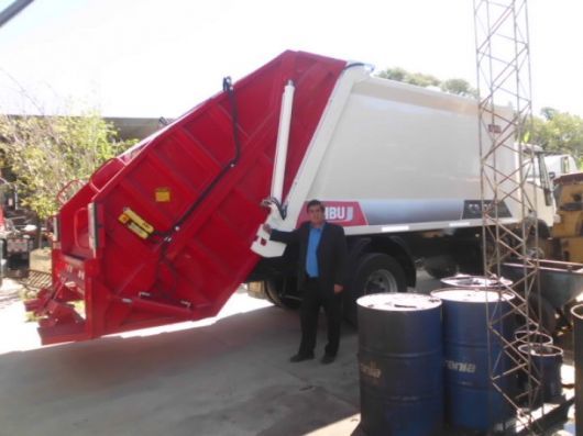 Llega el camión compactador de residuos adquirido por la Municipalidad de Santa Rosa