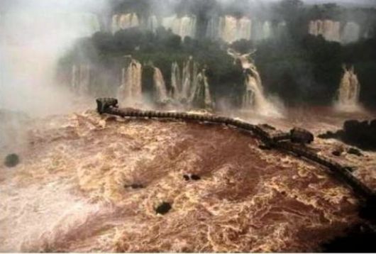 Cerraron los accesos a las Cataratas del Iguazú