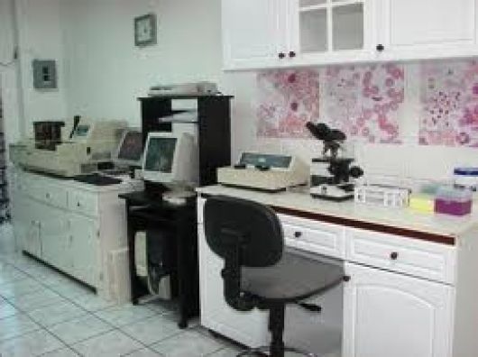 Laboratorio de análisis clínico en el CIC
