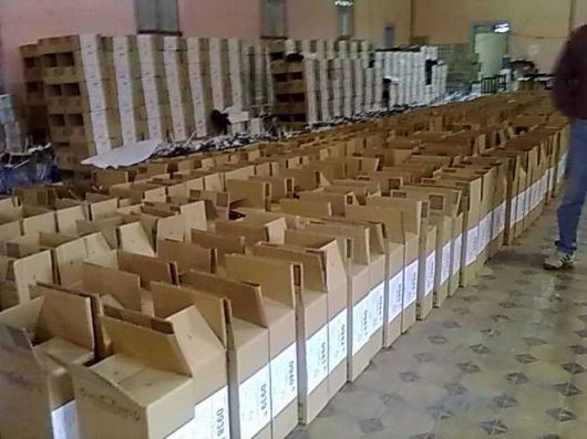 En dependencias del ExRegimiento 9, cargan urnas para las PASO