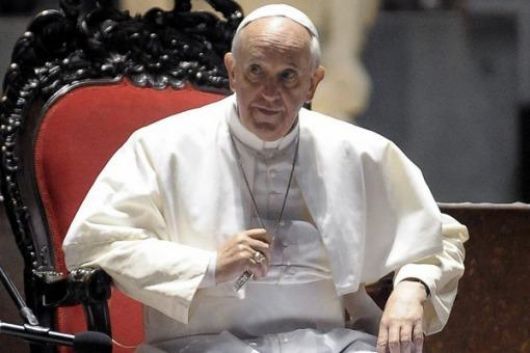 Francisco llamó a "acompañar con misericordia" a homosexuales, divorciados y mujeres que abortaron