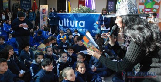 Unos 1.500 niños visitaron la 1ª Feria del Libro Infantil