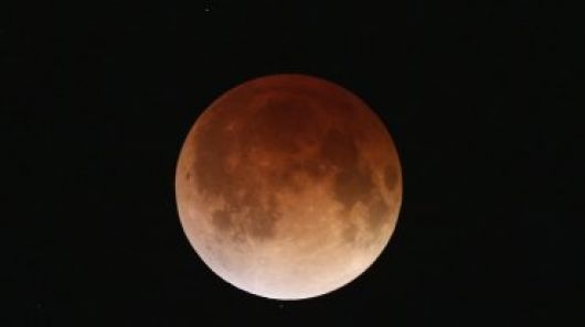 La Luna se tiñó de rojo y pudo verse desde todo el país