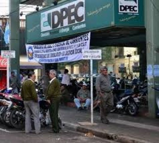 Trabajadores de la Dpec siguen con los cortes de calle