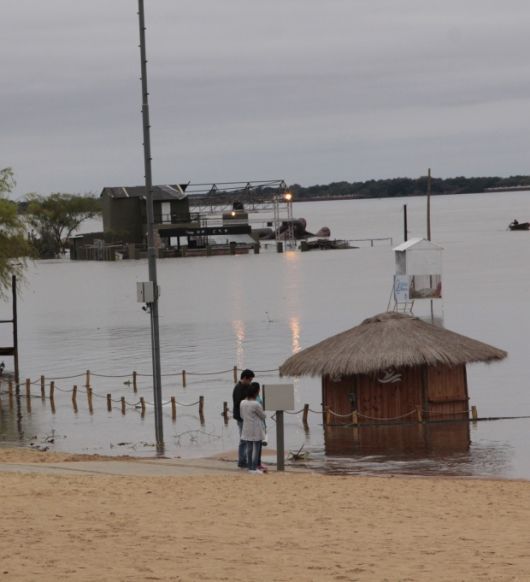 El Paraná se acerca a niveles de evacuación