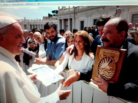 El Papa Francisco recibió un regalo de Bella Vista