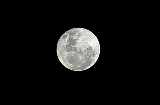 Luna Gigante en la noche de Bella Vista