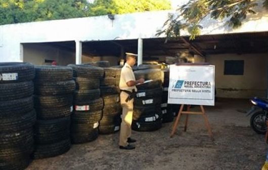 Dos detenidos y secuestro de un cargamento de neumáticos valuado en más de 230 mil pesos