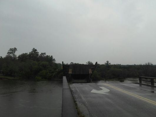 Se derrumba el Puente Santa Rosa