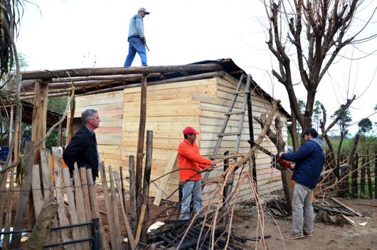 Chávez Visito el barrio “Transportista” y a las familias afectadas por el incendio