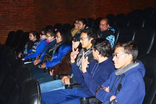 Alumnos de paraje Cebolla tuvieron su función especial de Cine 3D