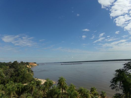 Bella Vista: Buscan a un niño desaparecido en el río Paraná tras hundirse una canoa